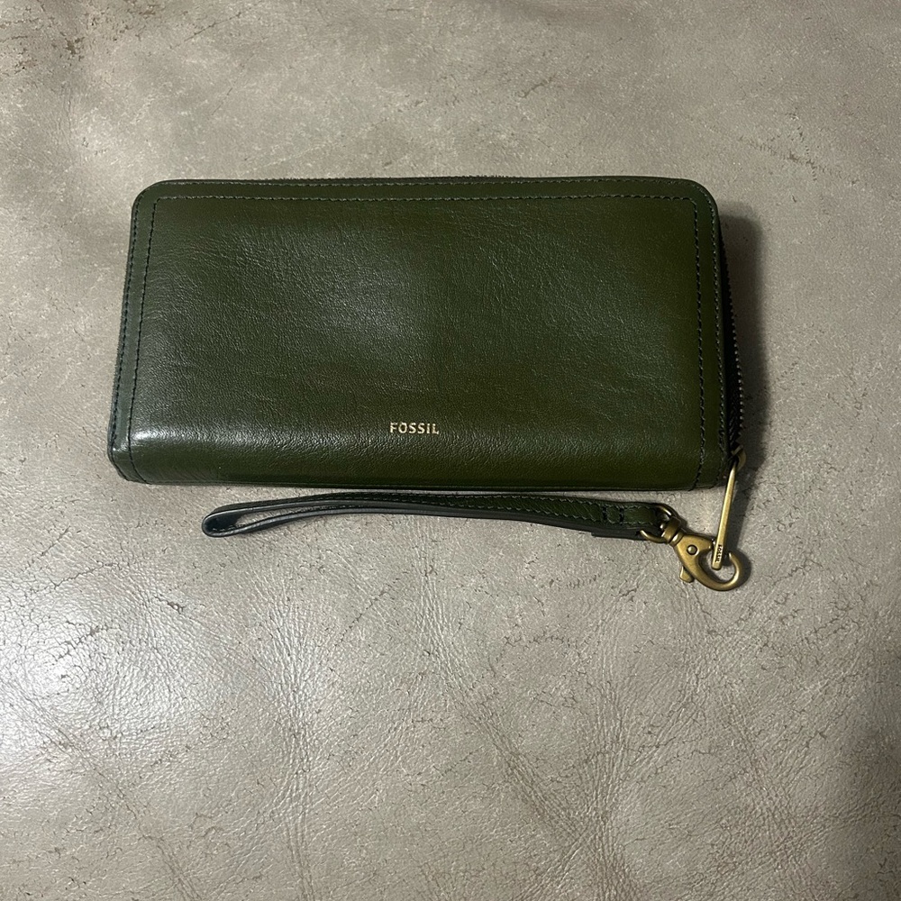 Fossil Olive Leather Wristlet